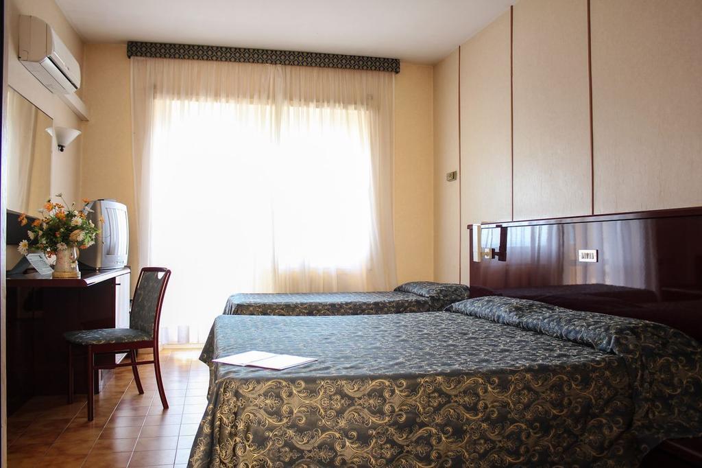 Grand Hotel Dei Cesari Dependance Anzio Luaran gambar